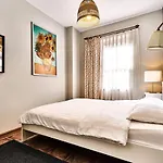 Cicerone Aparthotel 3*